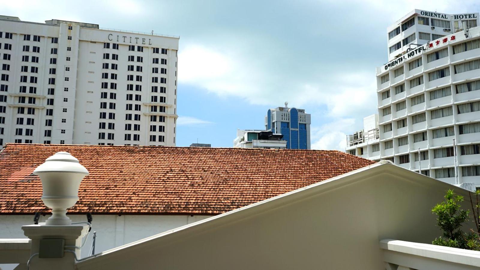The George Penang By The Crest Collection Hotell George Town Eksteriør bilde The hotel in 2011