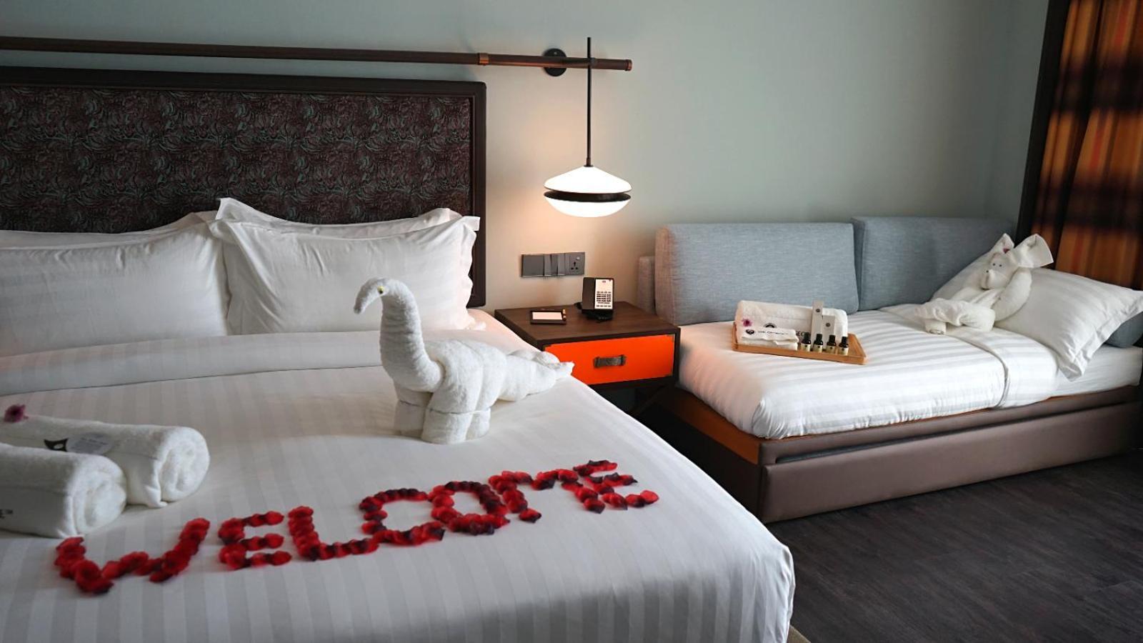 The George Penang By The Crest Collection Hotell George Town Eksteriør bilde A room at the hotel
